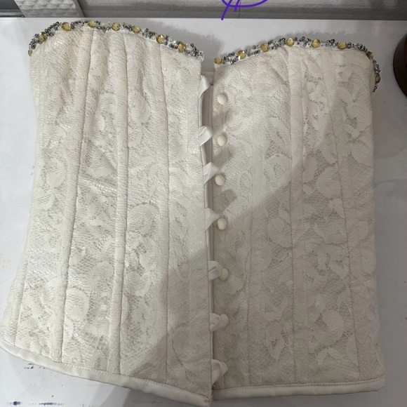 Elegant Cream Lace Corset - Picture 1 of 2